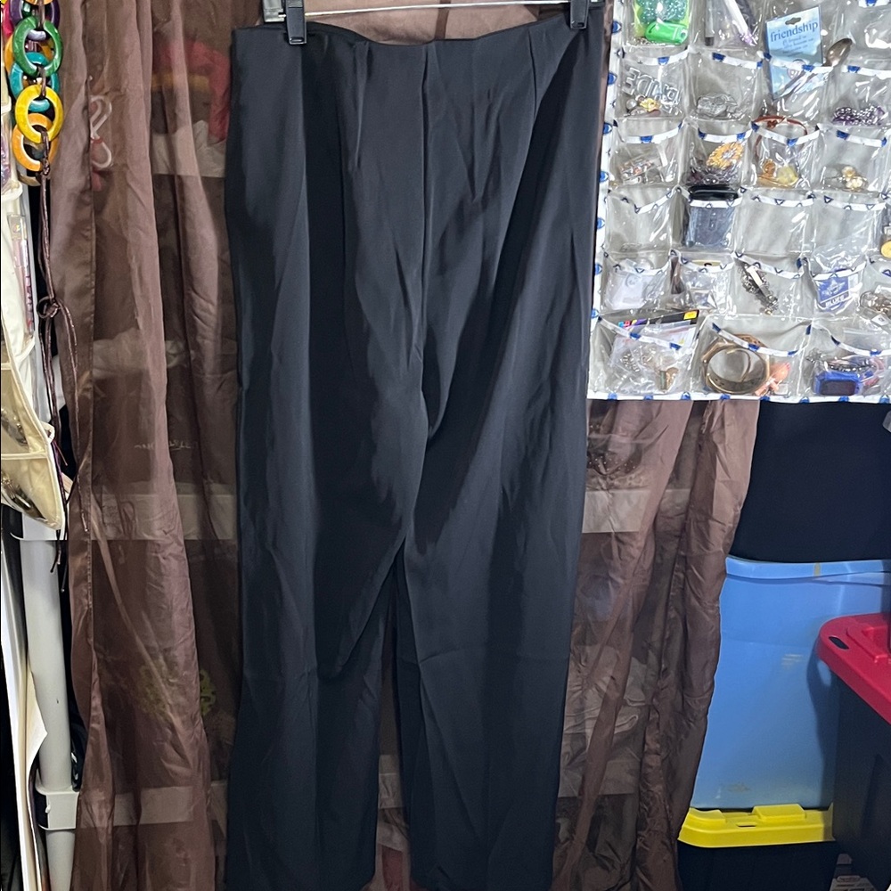 Women's Black Wide-Leg Pleated Trousers - Picture 9 of 16